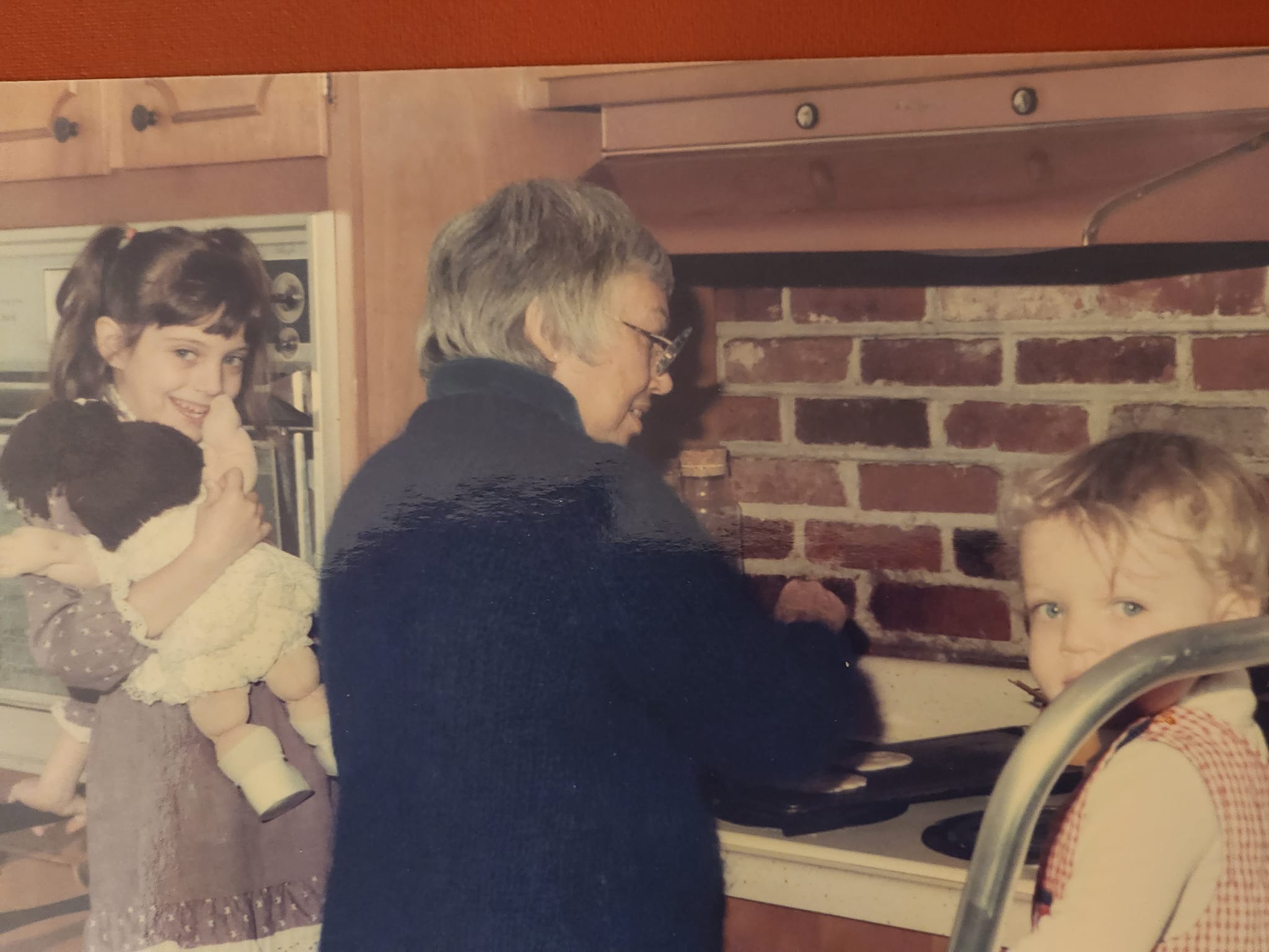 Charlene Eisenberg with family members in her kitchen